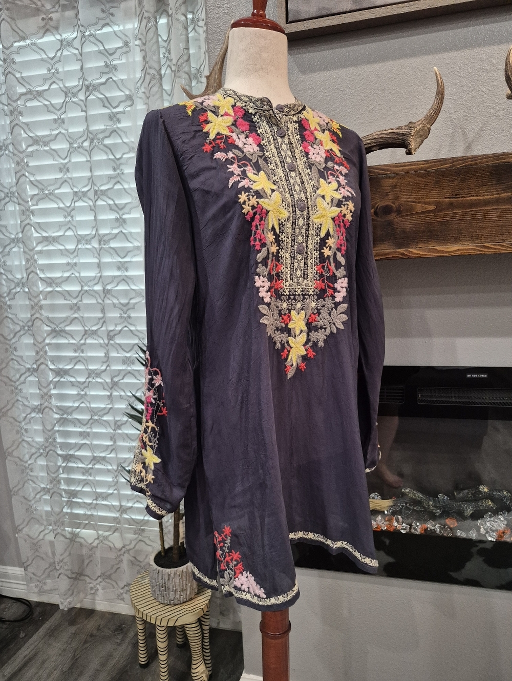 Johnny Was Embroidered Floral Tunic in Dark Navy Size XS - Picture 4 of 8